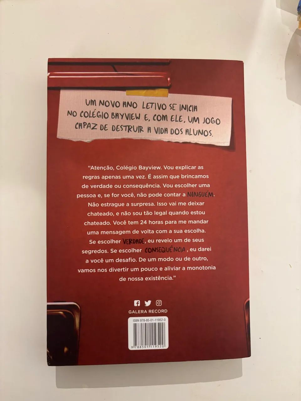 Livro Um de nós é o próximo  - Foto 2