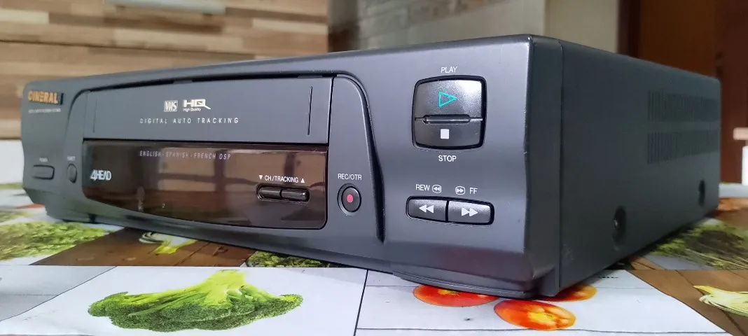 Vídeo Cassete CINERAL VCR-4600