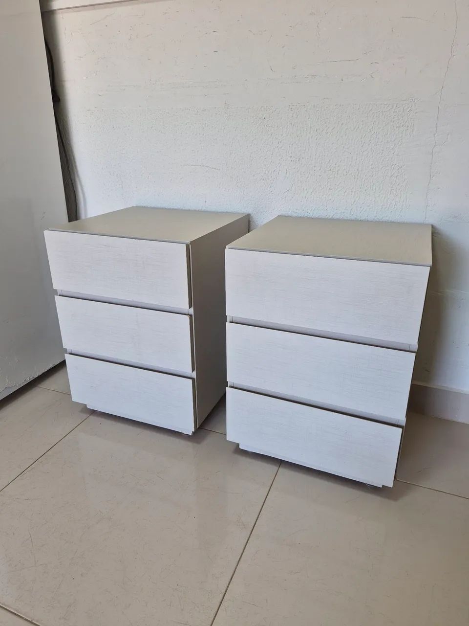 2 criado mudo 100% MDF 3 gavetas 