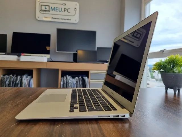 Apple MacBook Air 2017 - Core i5 | 128GB SSD | Dual Core | 8GB
