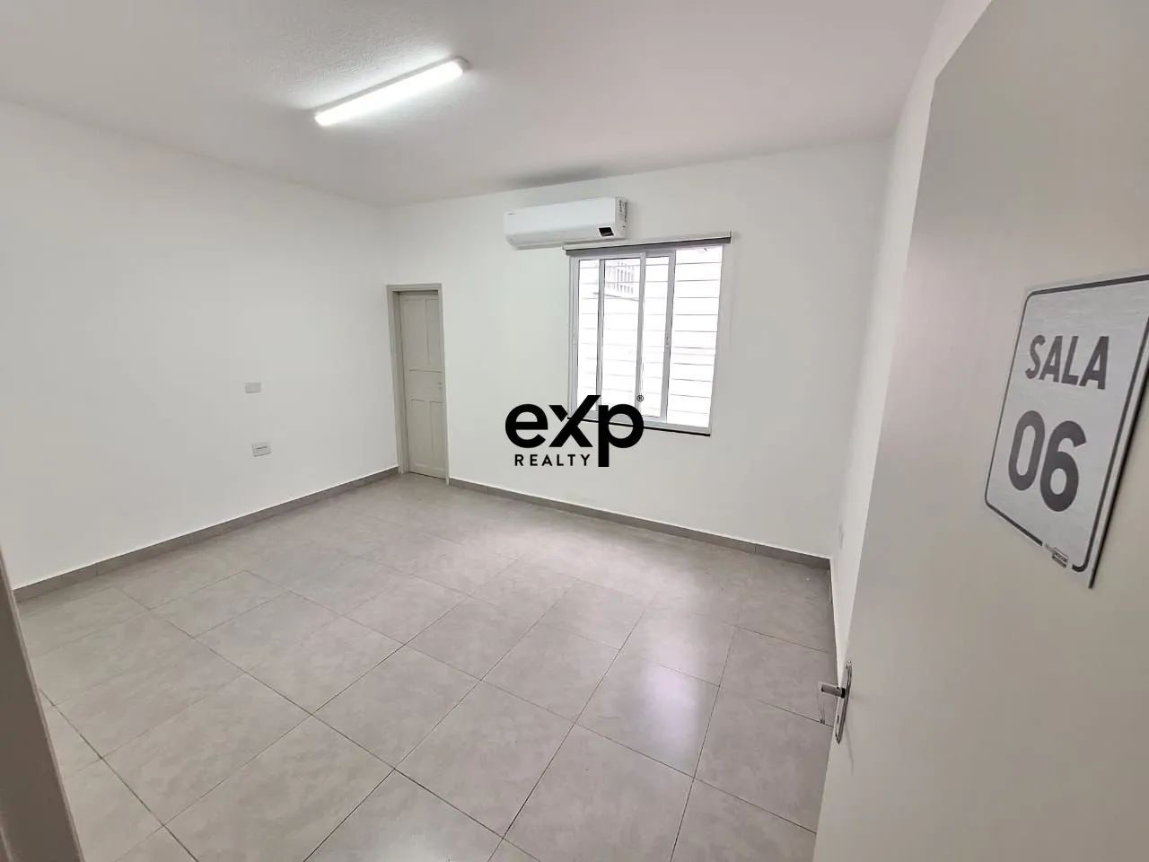 Sala - Centro - Vinhedo/SP.