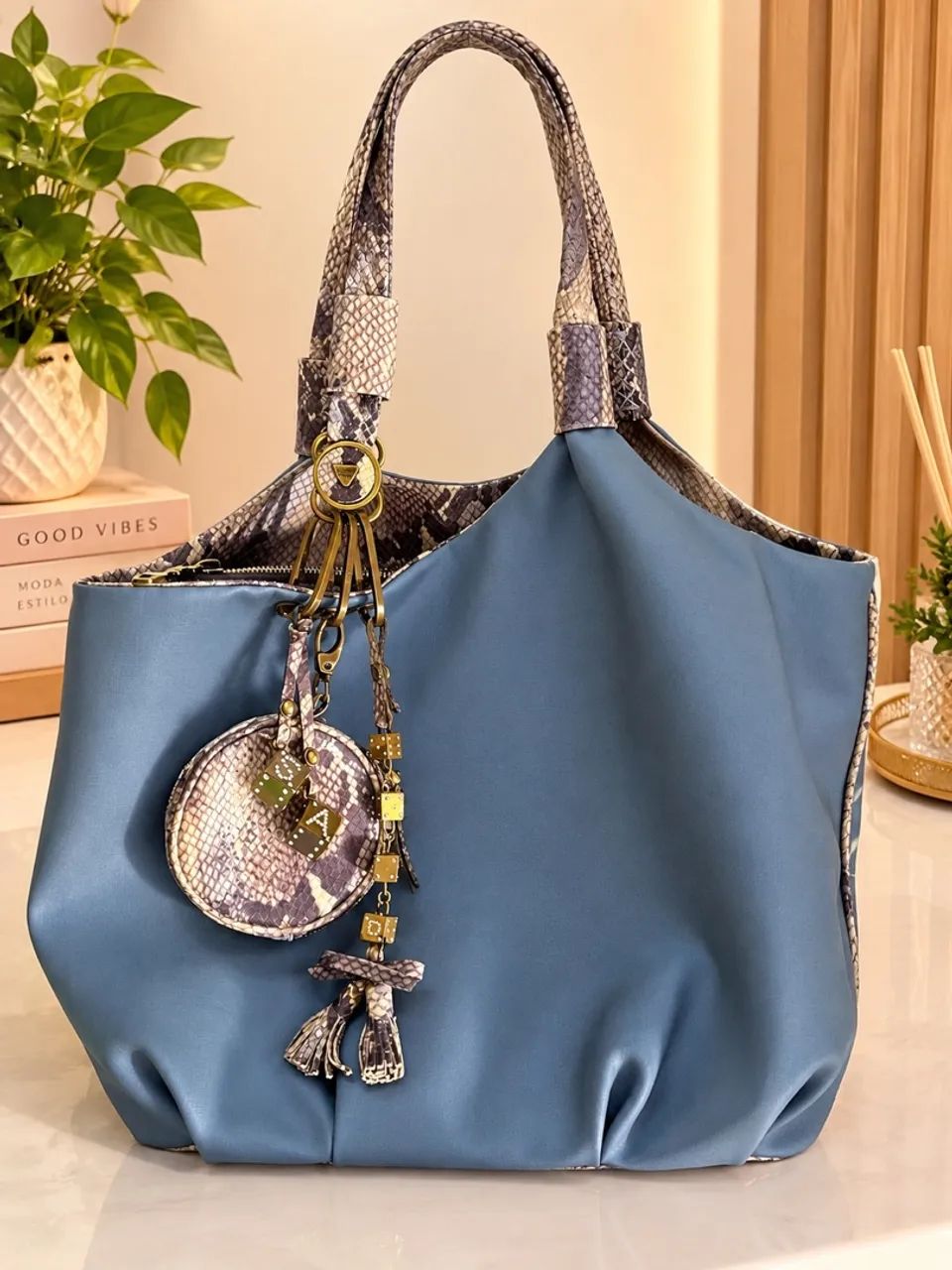 Bolsa em couro legítimo ( Saad )