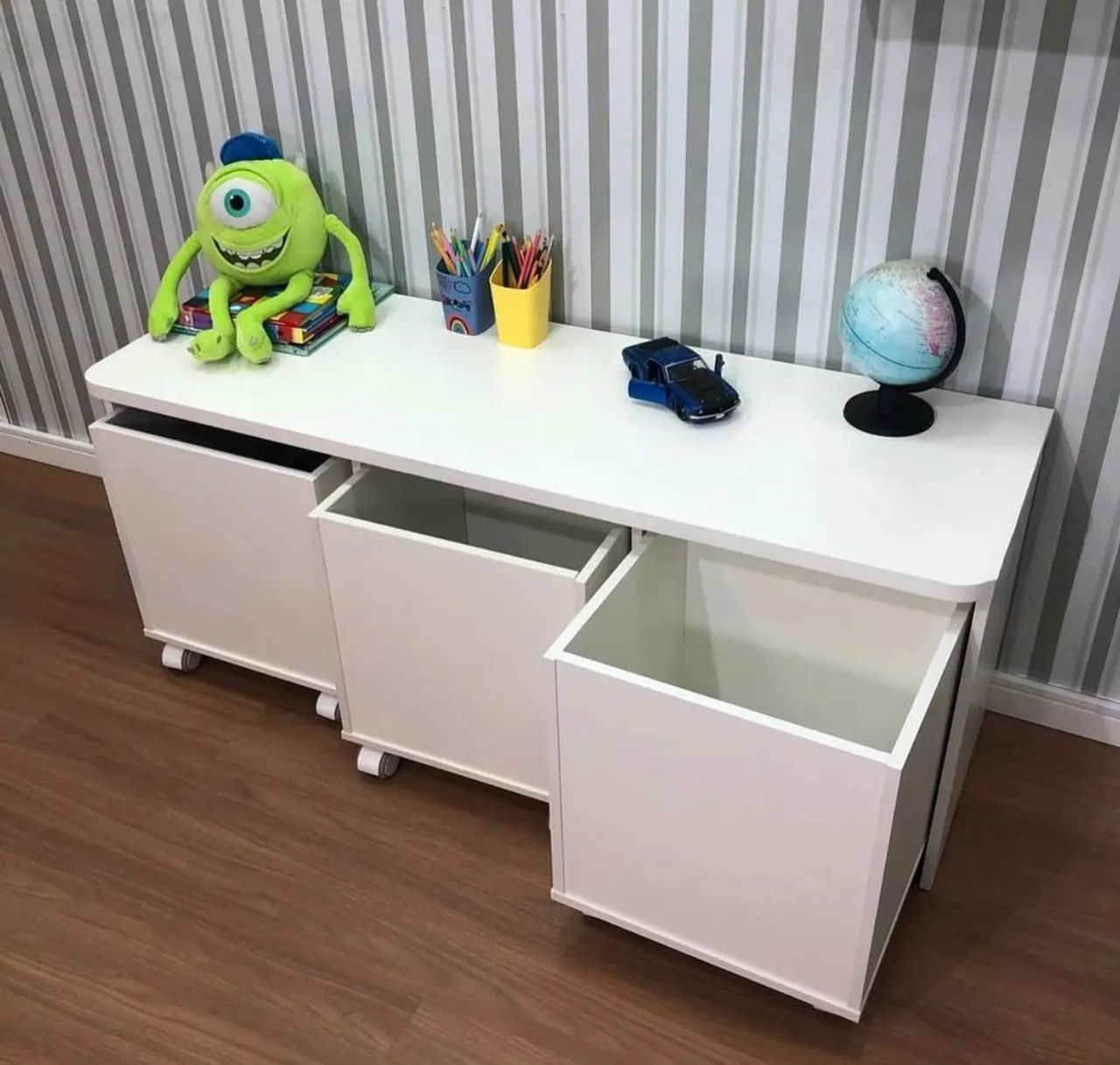 Mesinha Infantil Com Baús Organizadores L 1.30 M
