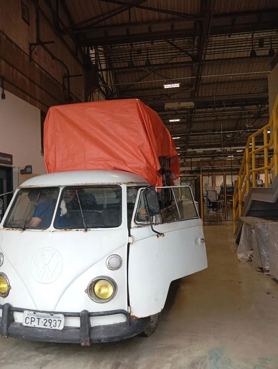 Frete vendo essa  Kombi 75 raridade  - Foto 3