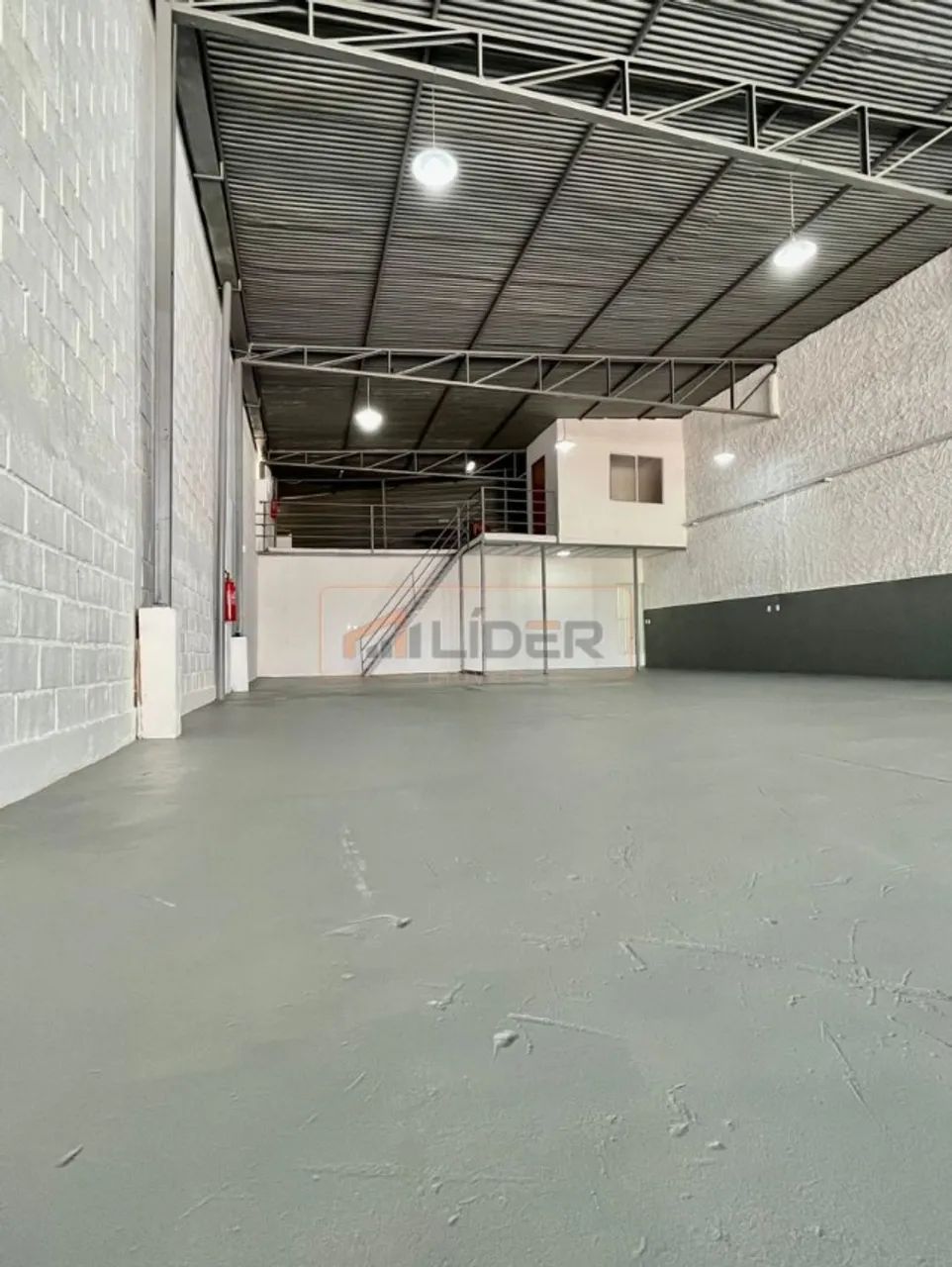 Aluga-se Galpão em Zona Comercial - Foto 2