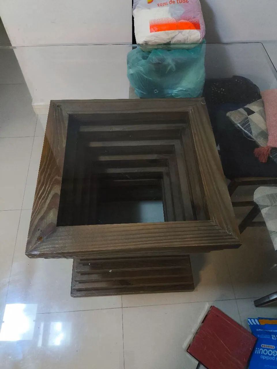 Mesa de jantar 8 lugares com tampo de vidro temperado e base de madeira - Foto 3