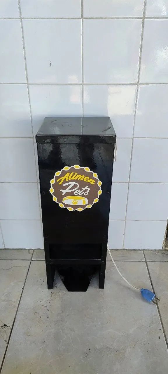Comedor automático para cães e gatos