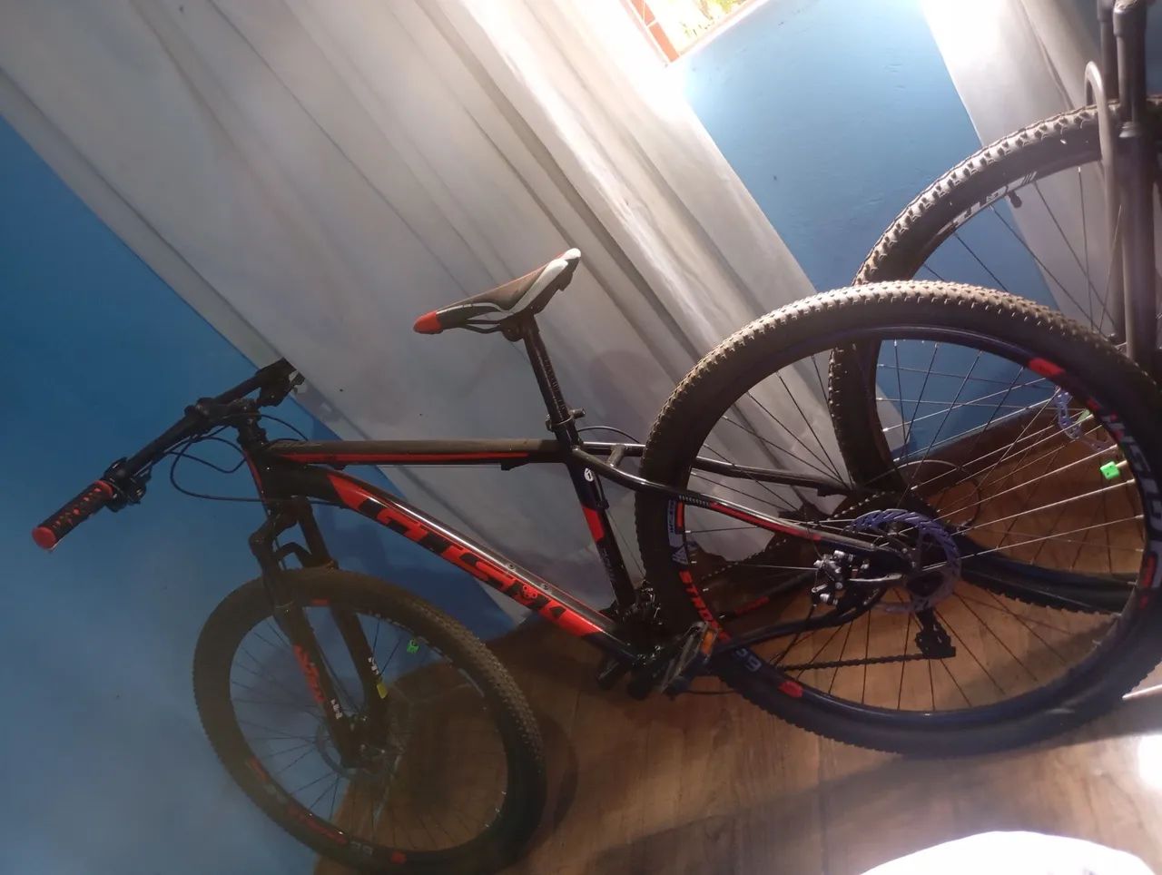 Bicicletas á venda, nem 1 ano de uso 