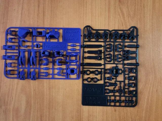 KIT 5 bonecos dummy articulados  com armas 