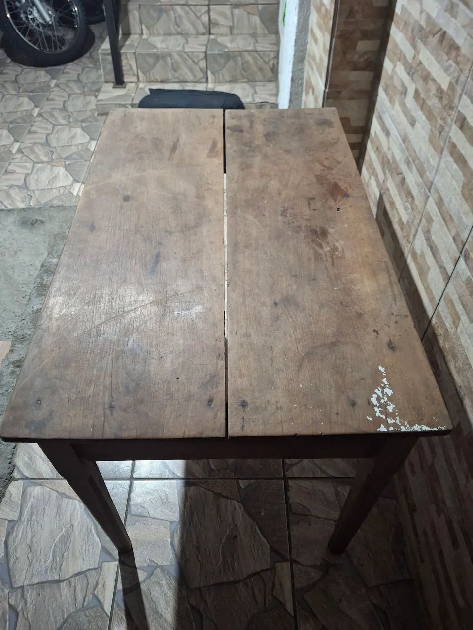Vendo mesa antiga de madeira de lei