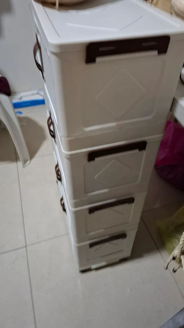 Estante Plastico com rodas 4 prateleiras e porta com ímã - Foto 5