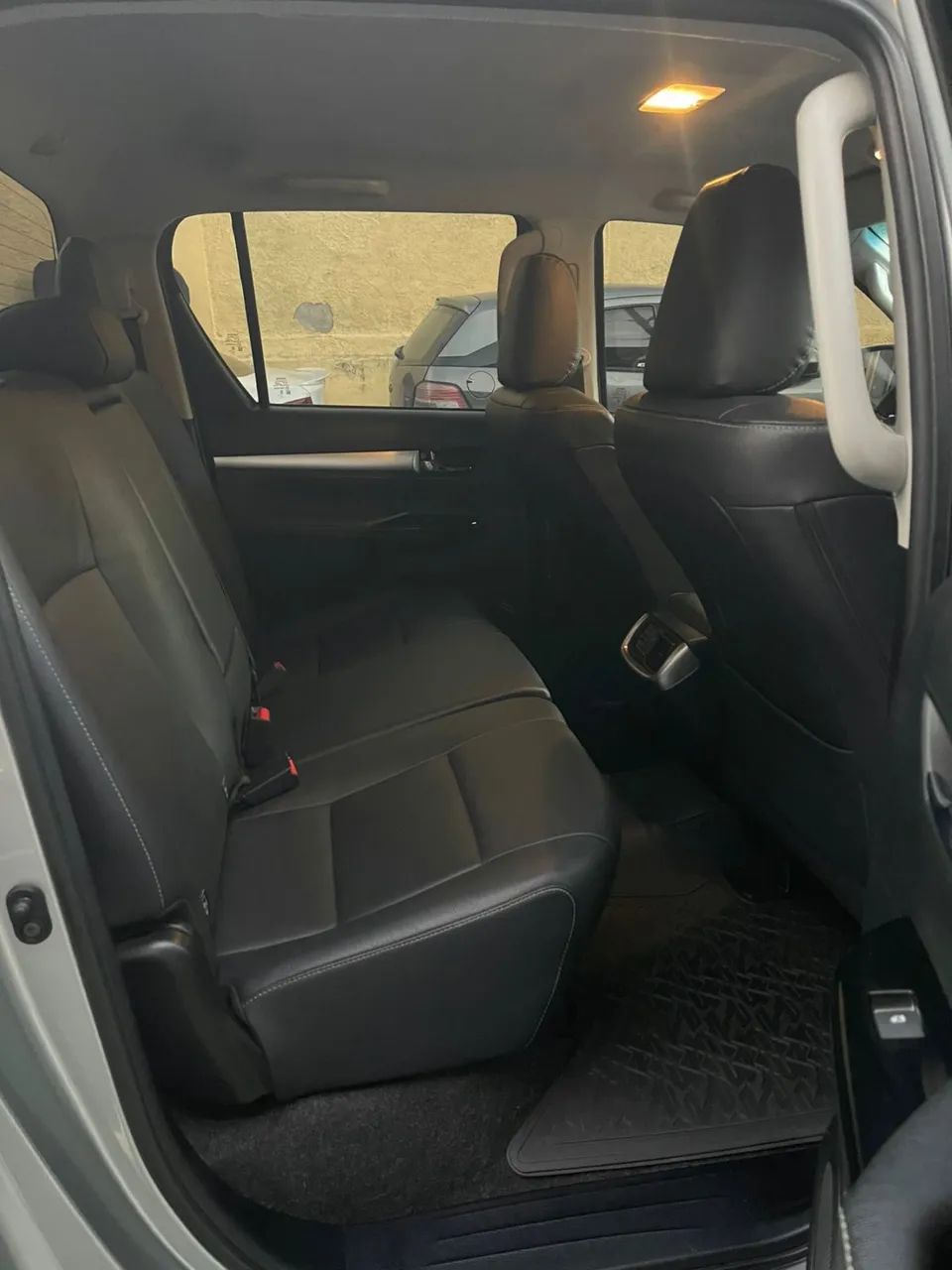 Toyota Hilux CD SRV 4X4 2.8 TDI Diesel Aut. 2024 - Foto 8