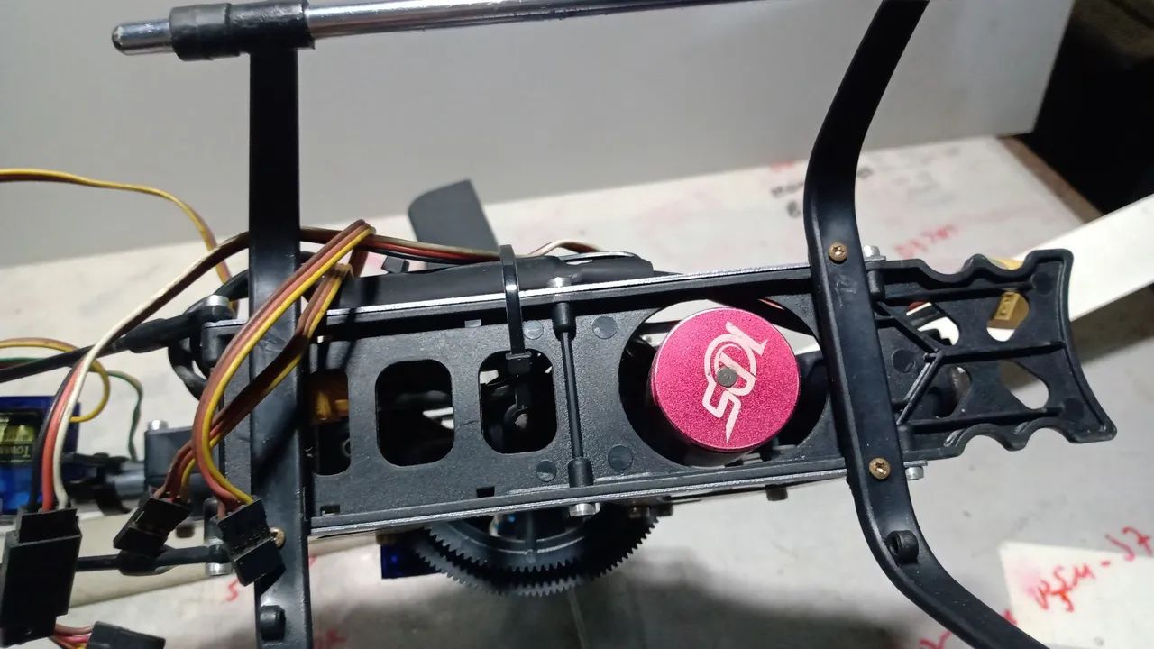 Helicóptero 3D HK 450 vários upgrades de alumínio e carbono - Foto 3