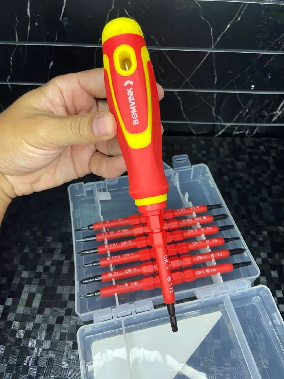 KIT CHAVE ISOLADA ELETRICISTA BOMVINK 15 EM 1 BOM-3117