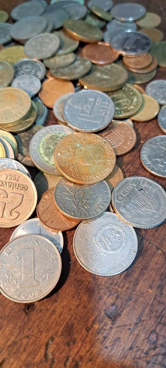 Lote com 150 moedas diversas pouca repetida  - Foto 4