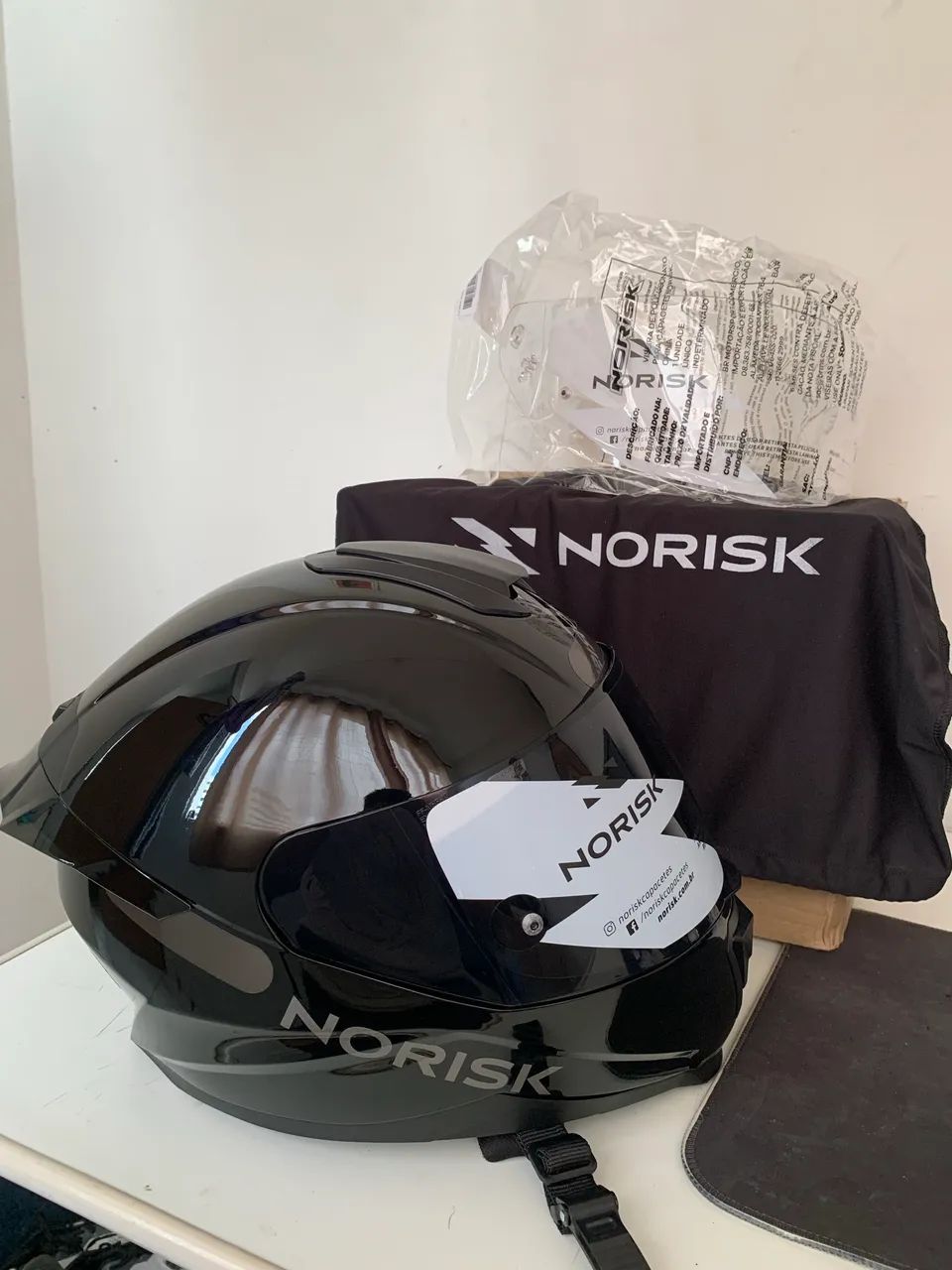 Capacete Norisk Razor Black Edition, com spoiler. TAM: 58