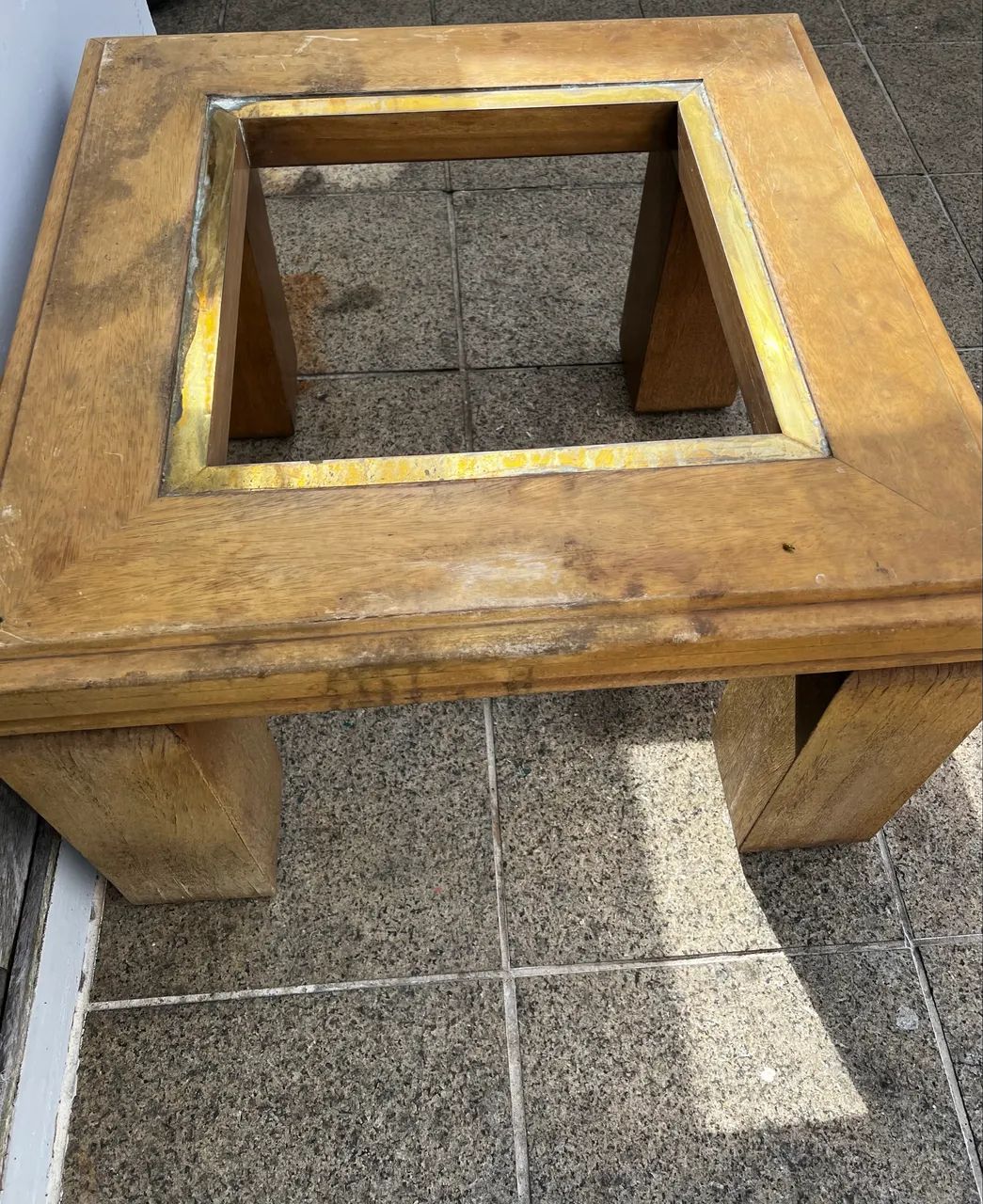 Mesa de centro em madeira maciça 