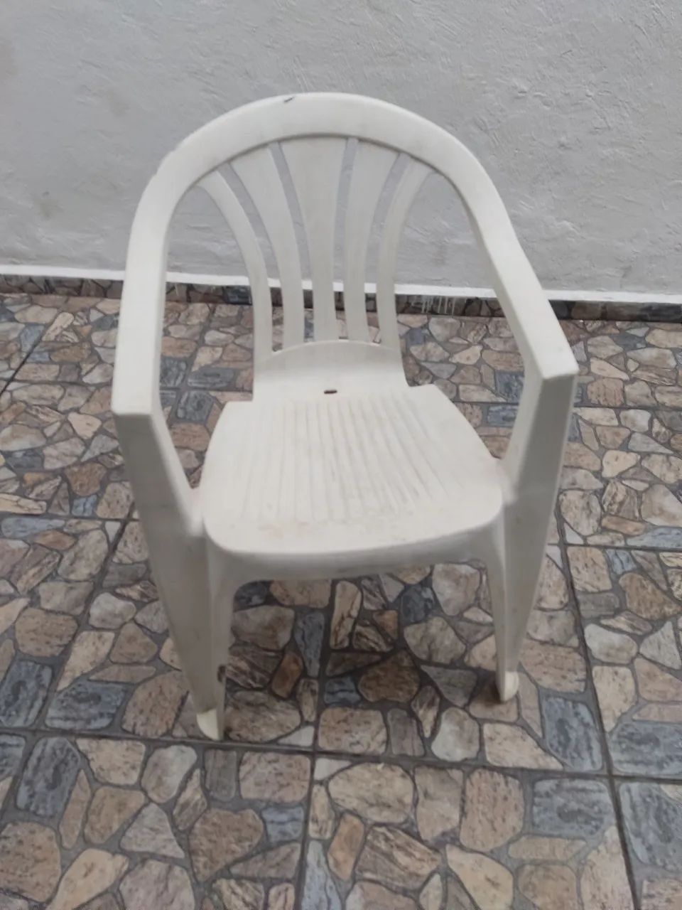 CADEIRA DE PLÁSTICO BRANCA  - Foto 5