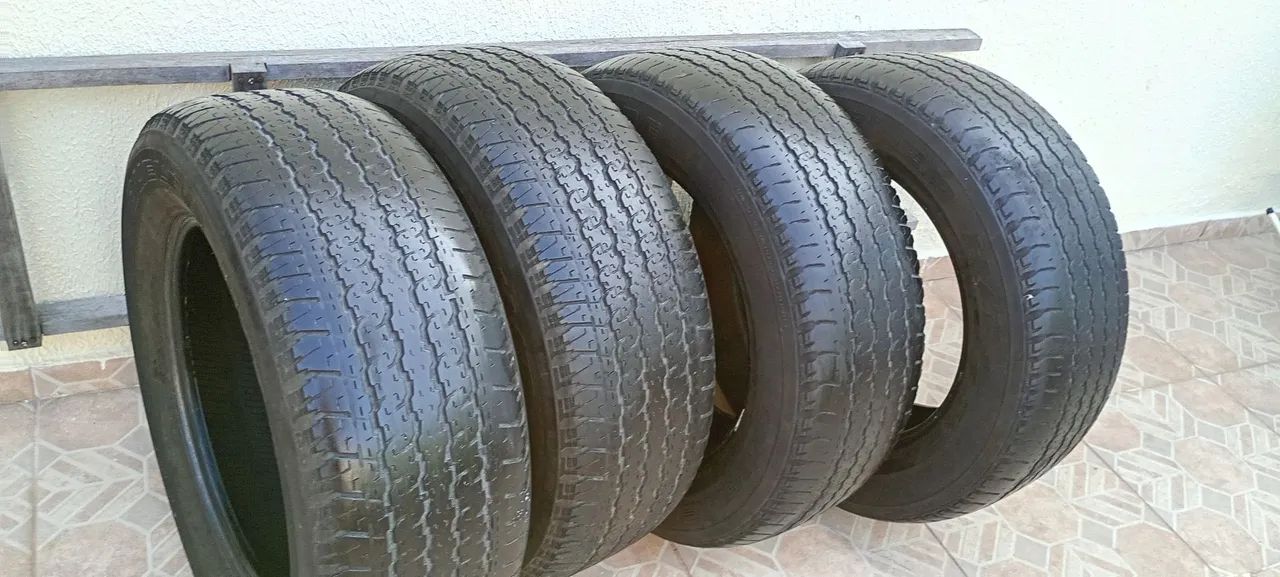 4 pneus 265/60R18 Bridgestone 
