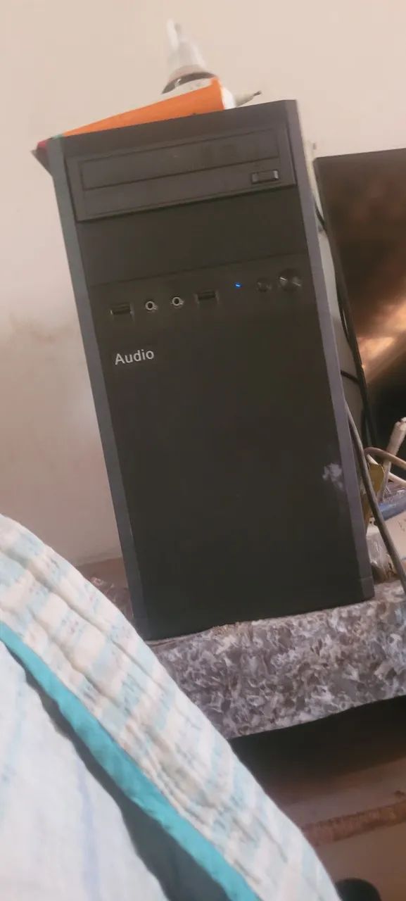 CPU dual core, HD 500, 4gb de memória. 