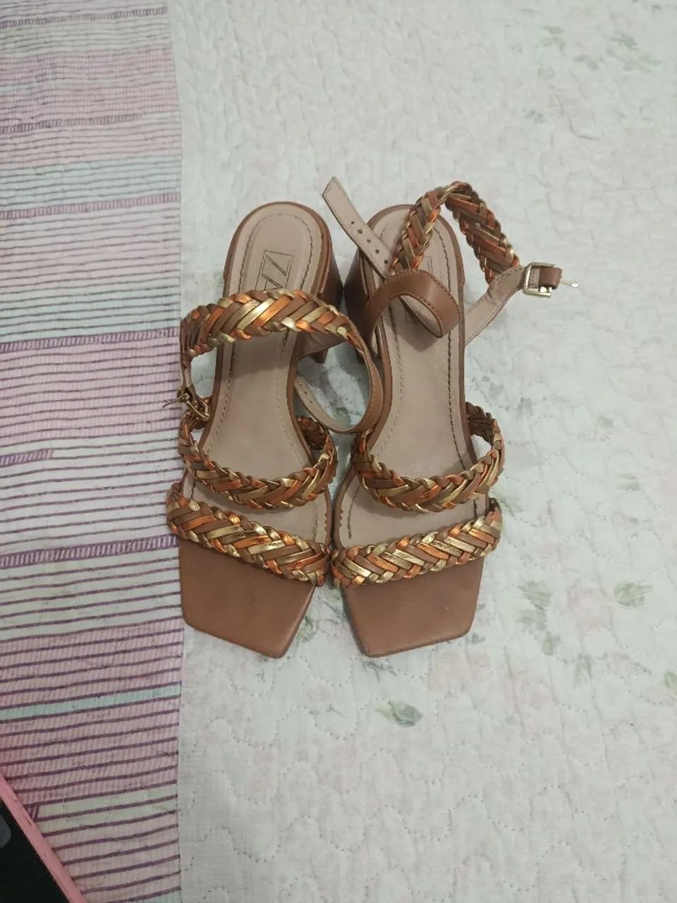 Vendo sandália de couro , pague $350 