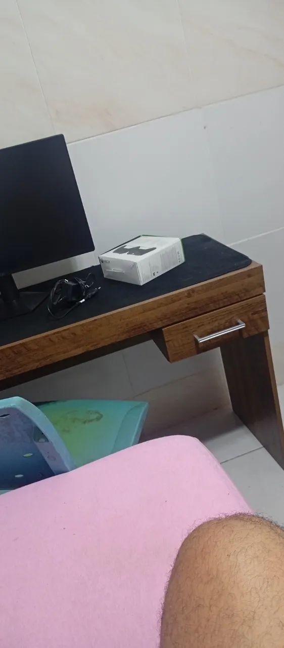 Escrivania com gaveta
