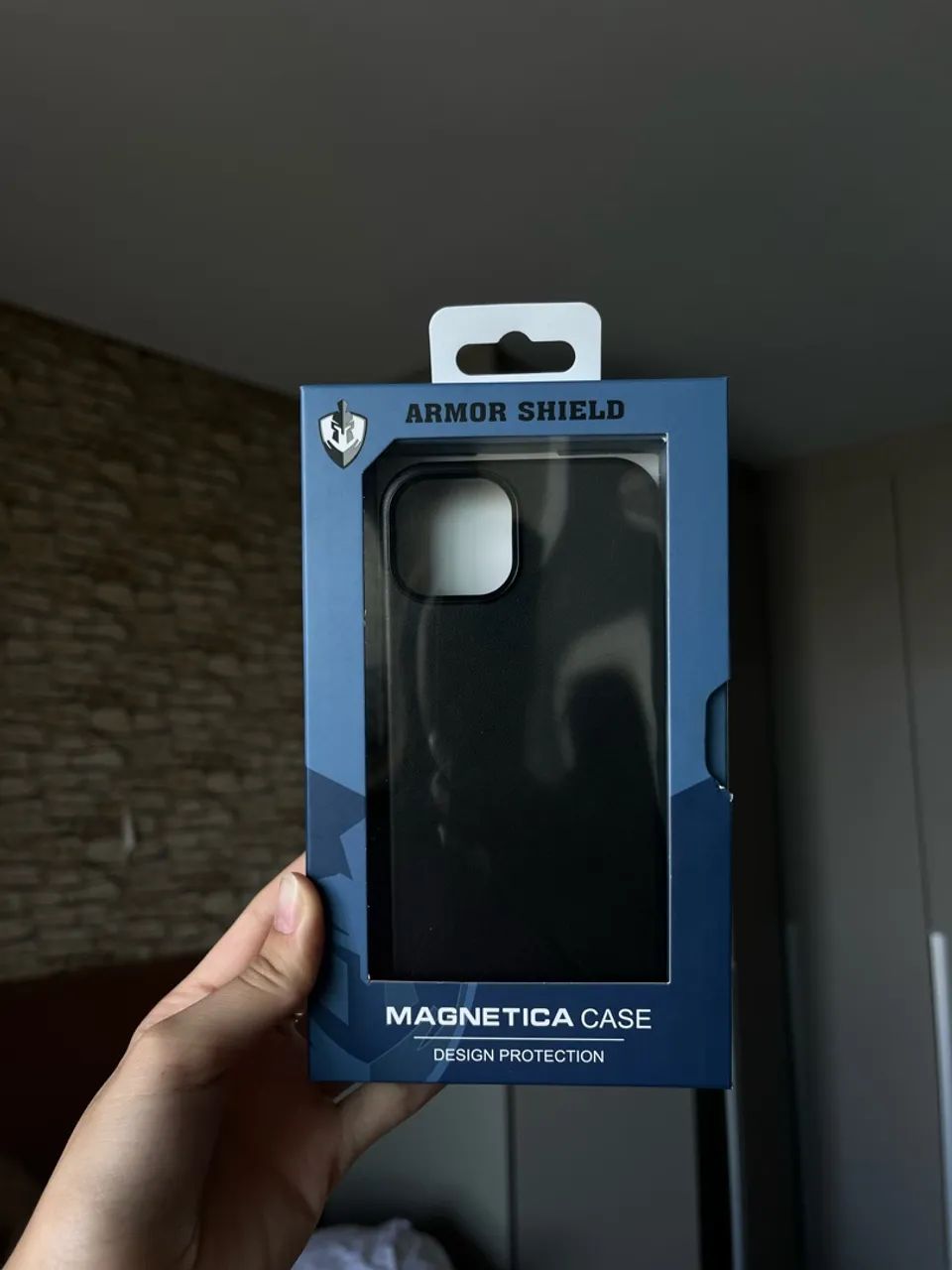Vendo capa magnética de couro para iPhone 13/13 pro/14.