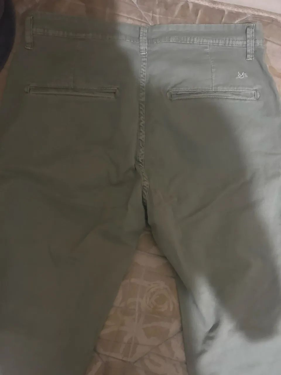 Calça social chino,  taco, verde musgo. Nova. - Foto 2