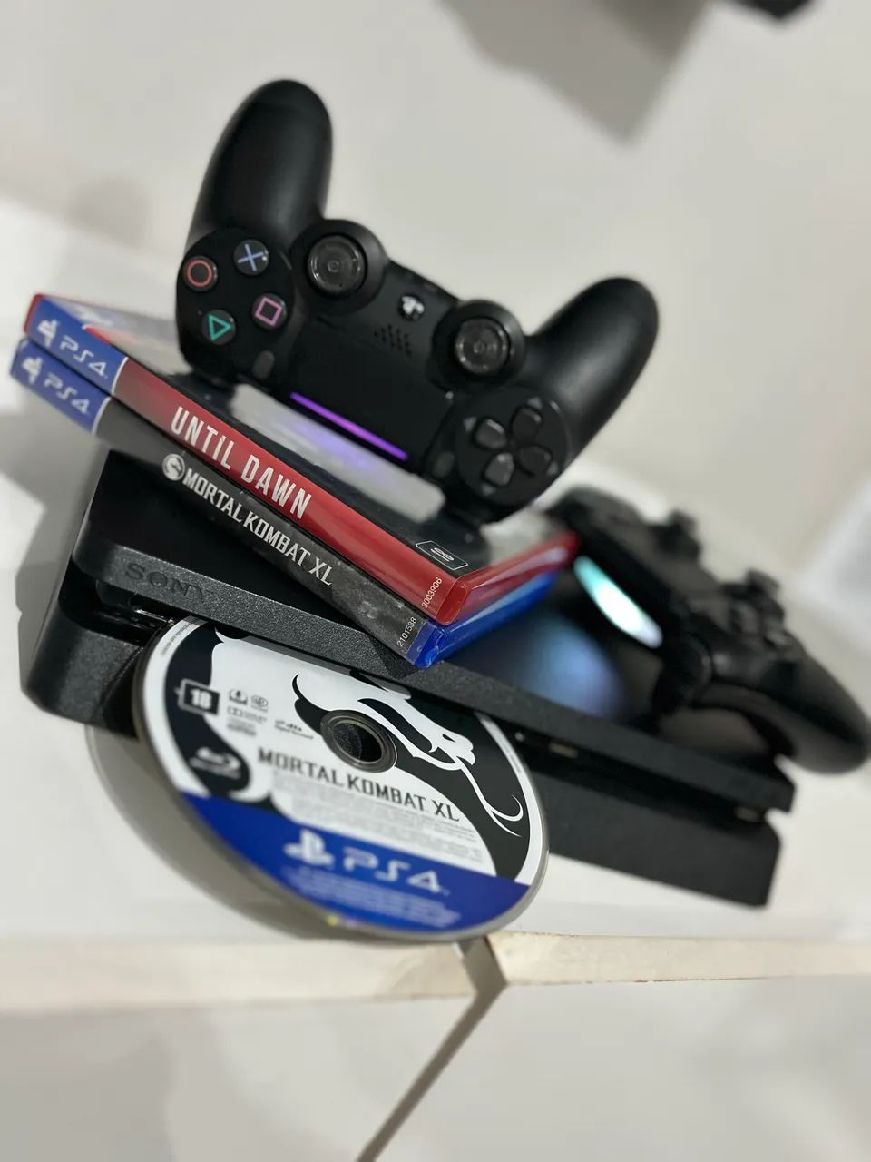 Ps4 slim 1TB + 2 controles