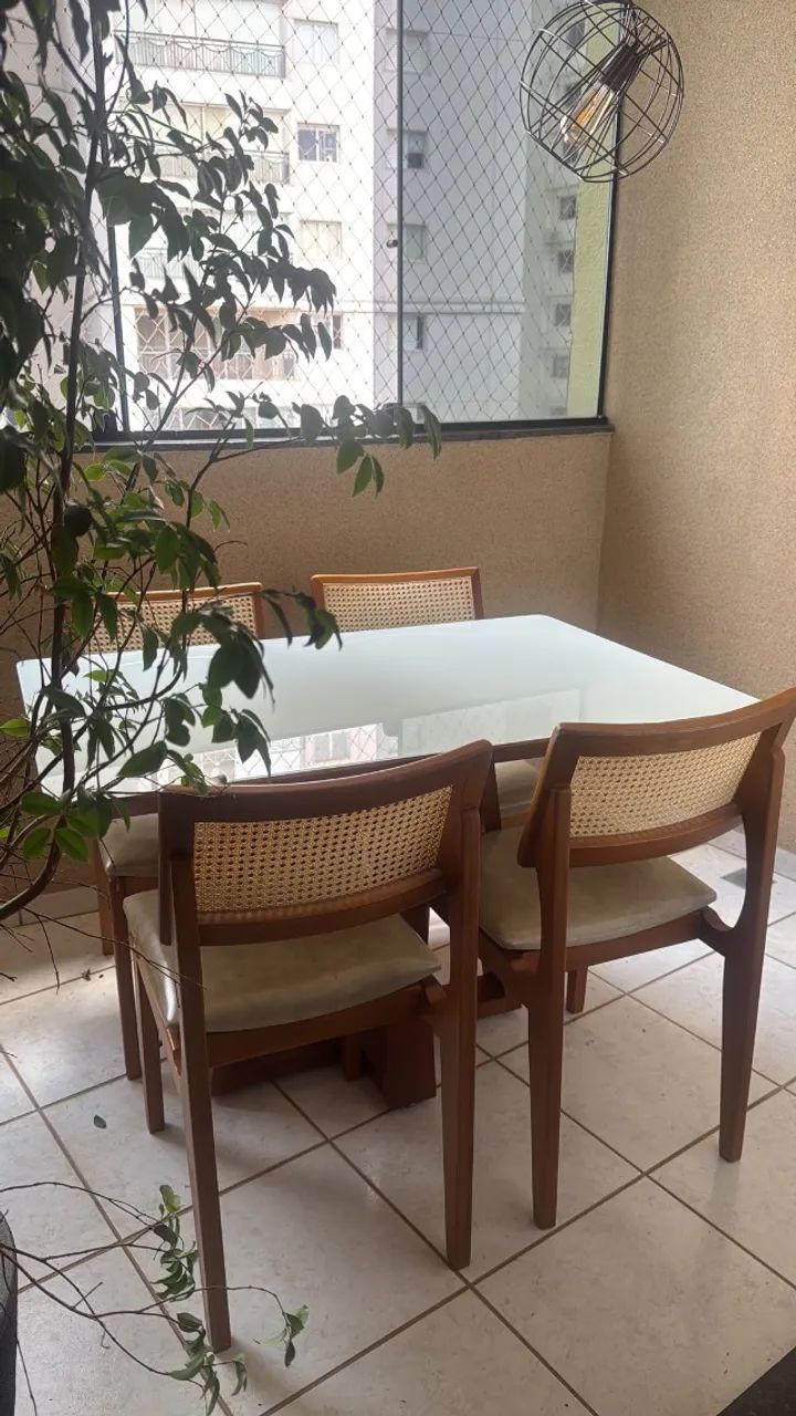 Mesa de Jantar 4 cadeiras