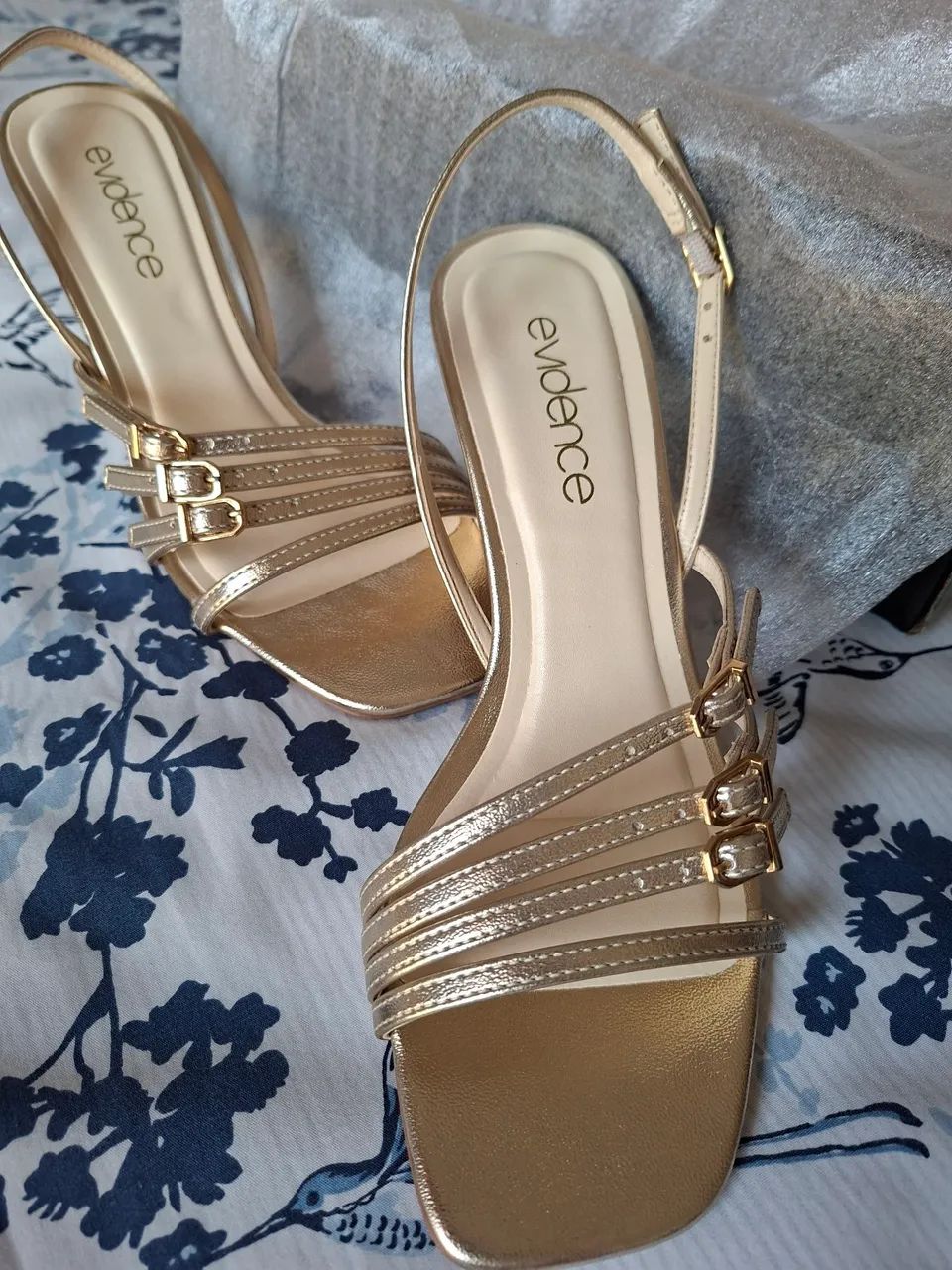 Sandália dourada marca Evidence tamanho 37 - Foto 5