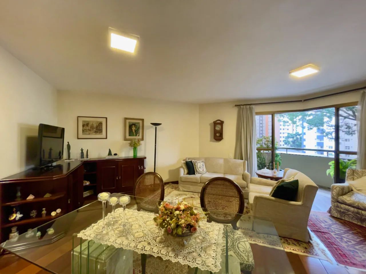 Apartamento para venda em Moema com 4 quartos, sendo 2 suítes, 142m²