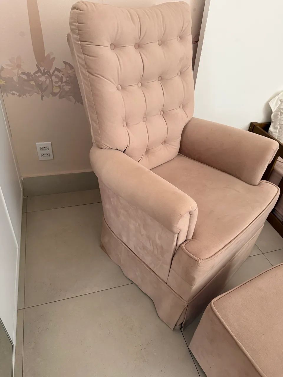 Poltrona de amamentação que balança com puff - Foto 3