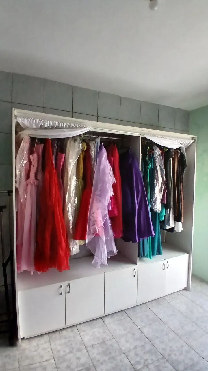 Vestidos, paletós, manequim, móveis. - Foto 4