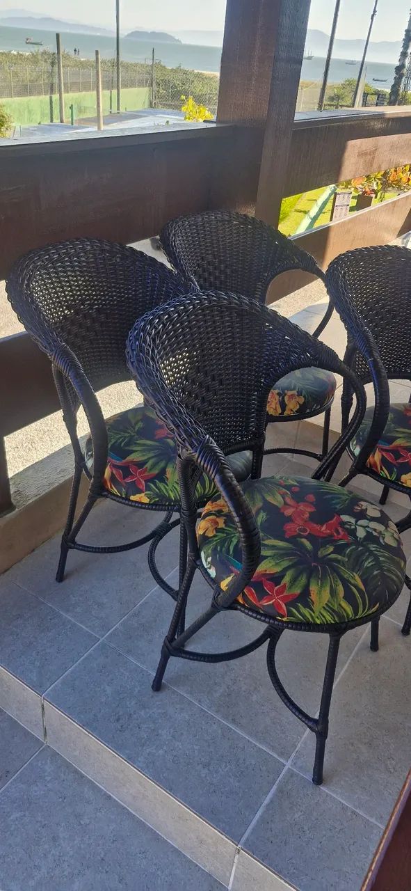 4 cadeiras de rattan - Foto 3