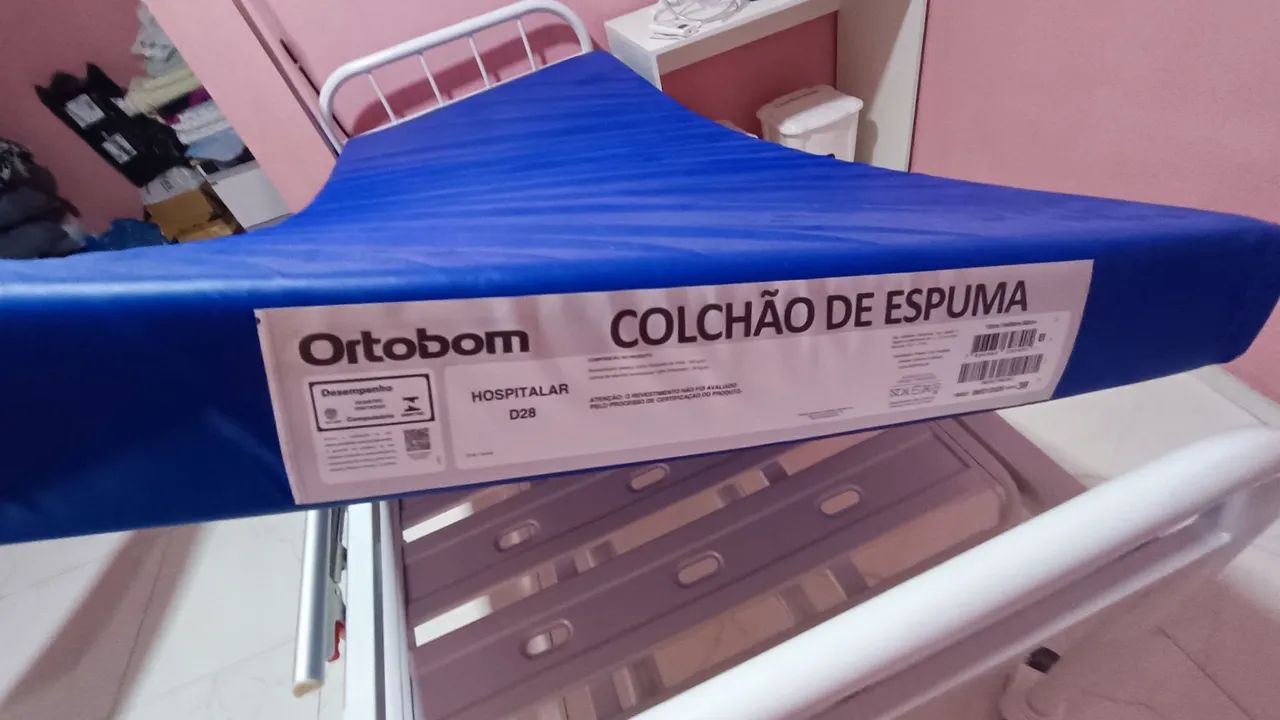Cama hospitalar ajustável com colchão  - Foto 3