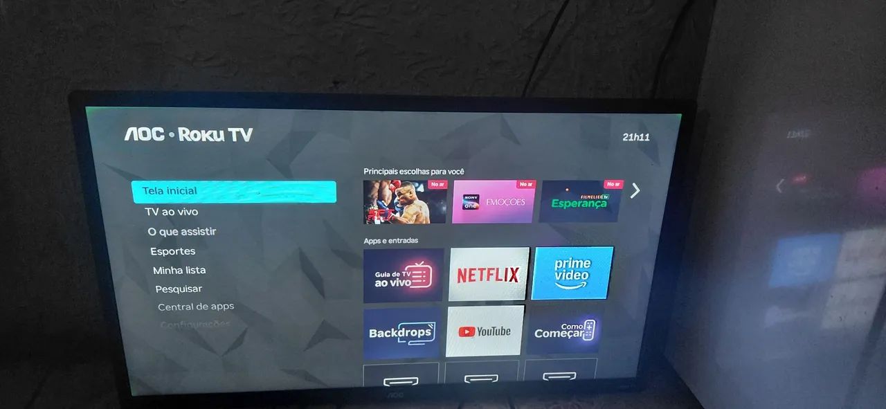 Vendo a TV AOC roku de 32 polegadas funciona tudo certinho - Foto 2
