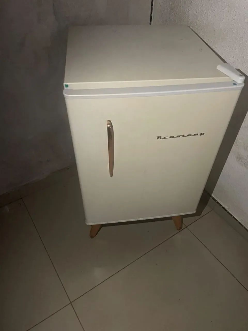 Vendo Frigobar bcastemp 