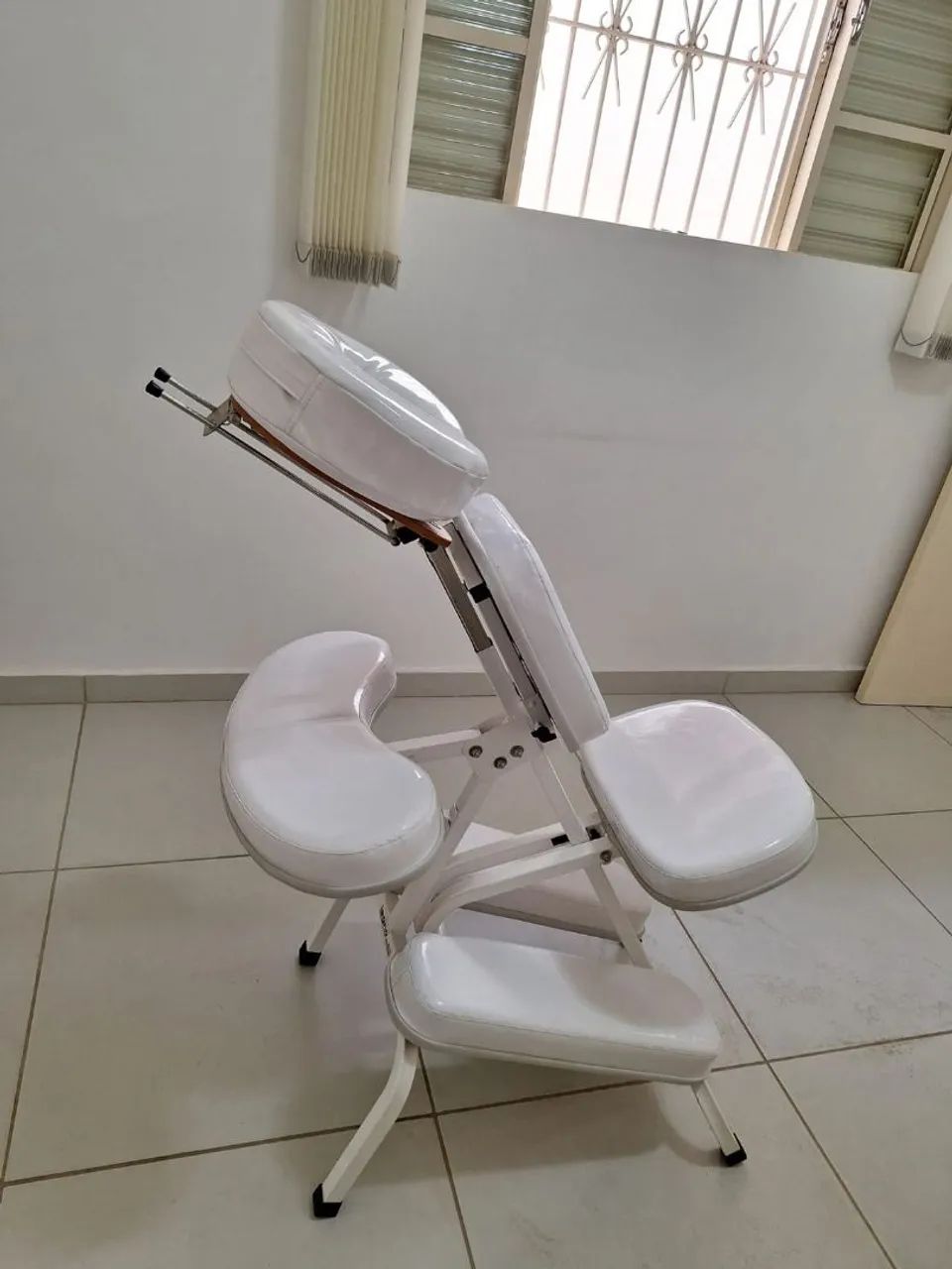 Maca e cadeira de massagem ou estética. - Foto 3