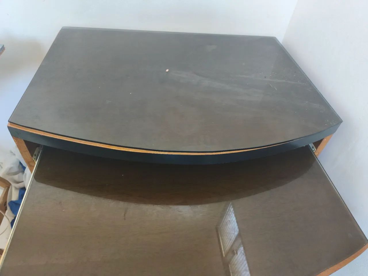 Mesa de escritório com cadeiras  - Foto 2