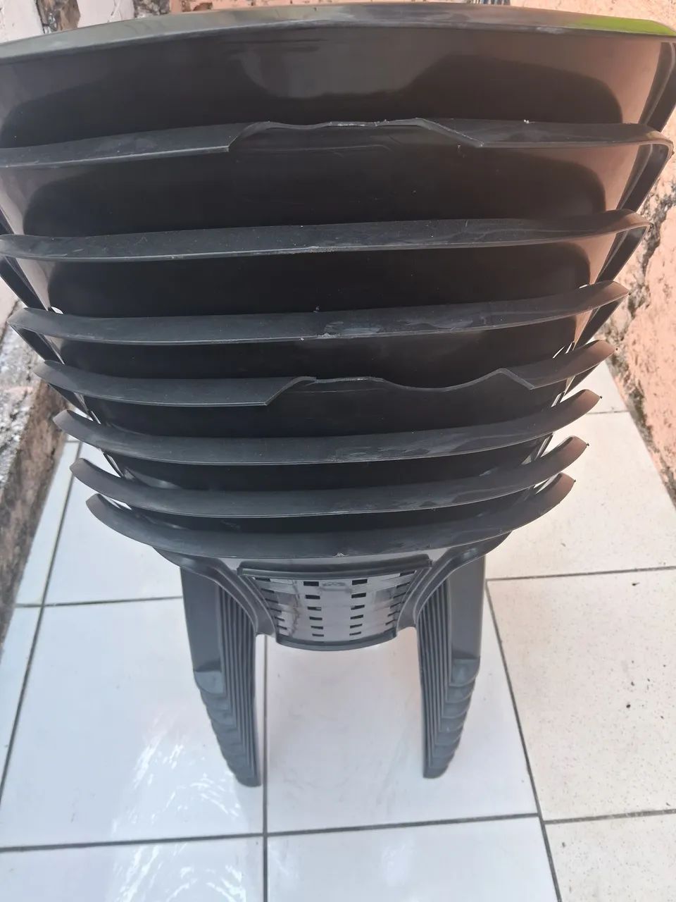 Jogo de cadeiras com mesa de plástico Arqplast preta - Foto 3