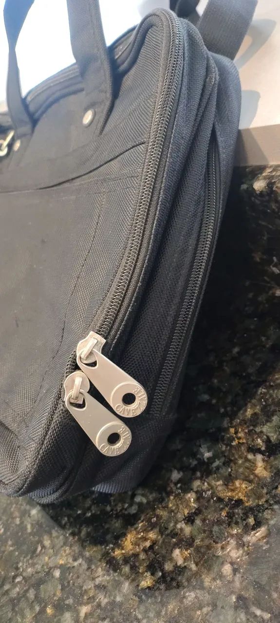 Esta é uma pasta preta para notebook da marca Cavezzale - Foto 3