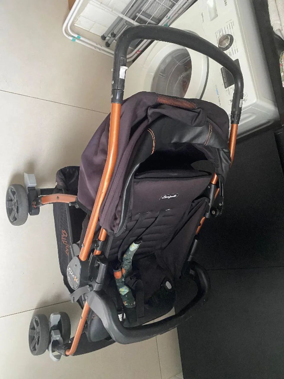 Carrinho de bebê e bebê conforto - Foto 2