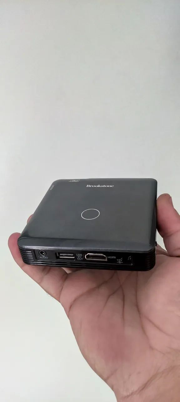 Mini Projetor Brookstone HDMI com Bateria Interna - Foto 3