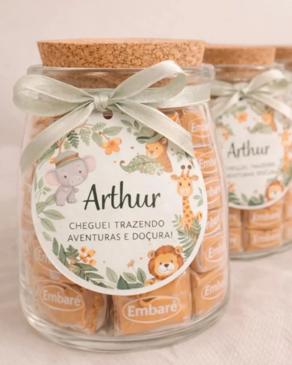 Lembrancinhas frasco de vidro com rolha e doces caramelos - Foto 2