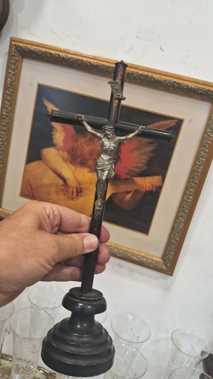 Antigo e Belíssimo Crucifixo de mesa medidas 30 cm - Foto 4