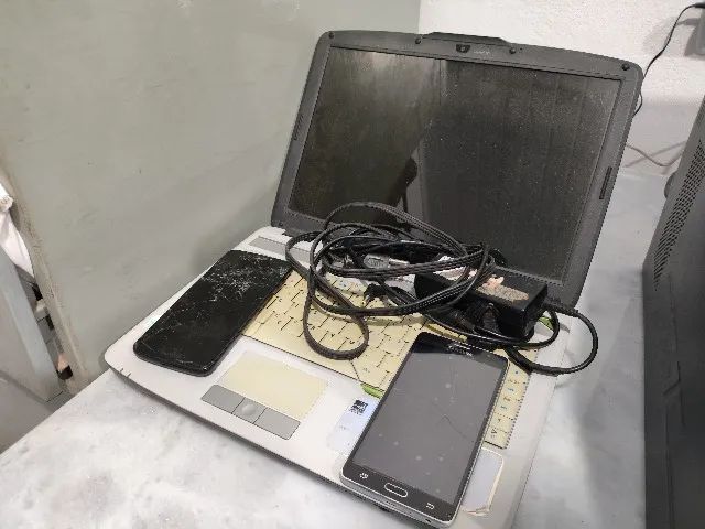 Notebook e 2 celulares para Retirada de Peças
