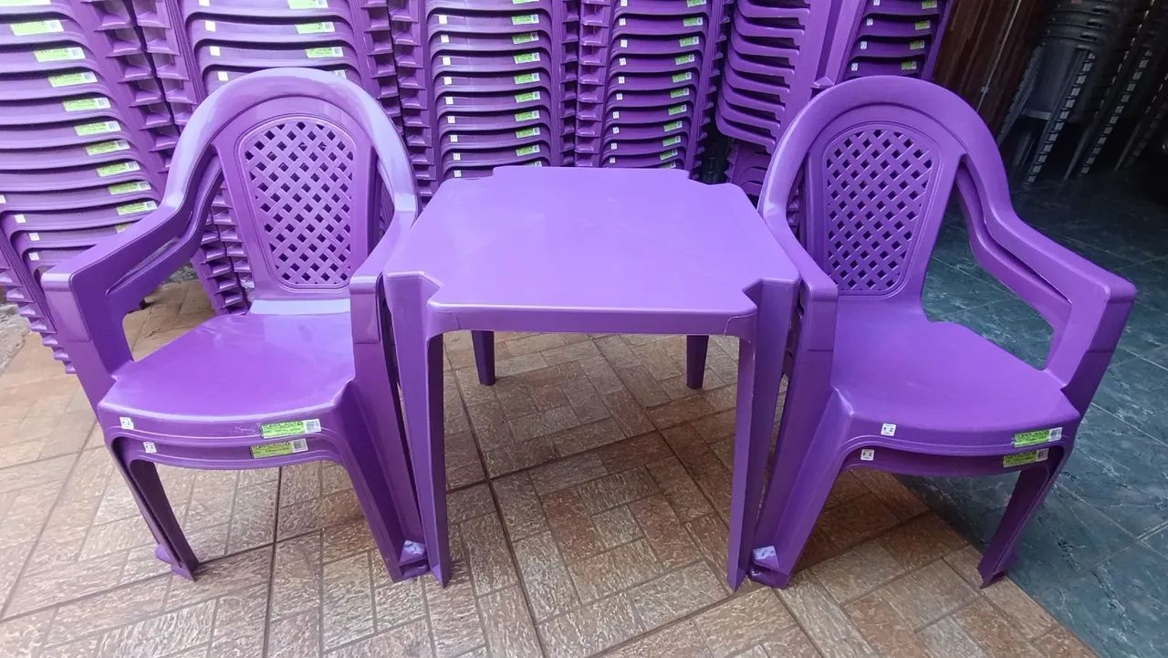 Jogo de mesa e cadeiras plástica cor Roxa! Ideal para açaí - Foto 4