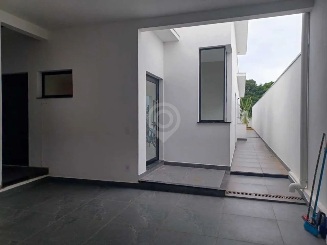 Casa de rua : / Residencial / Nova Itatiba