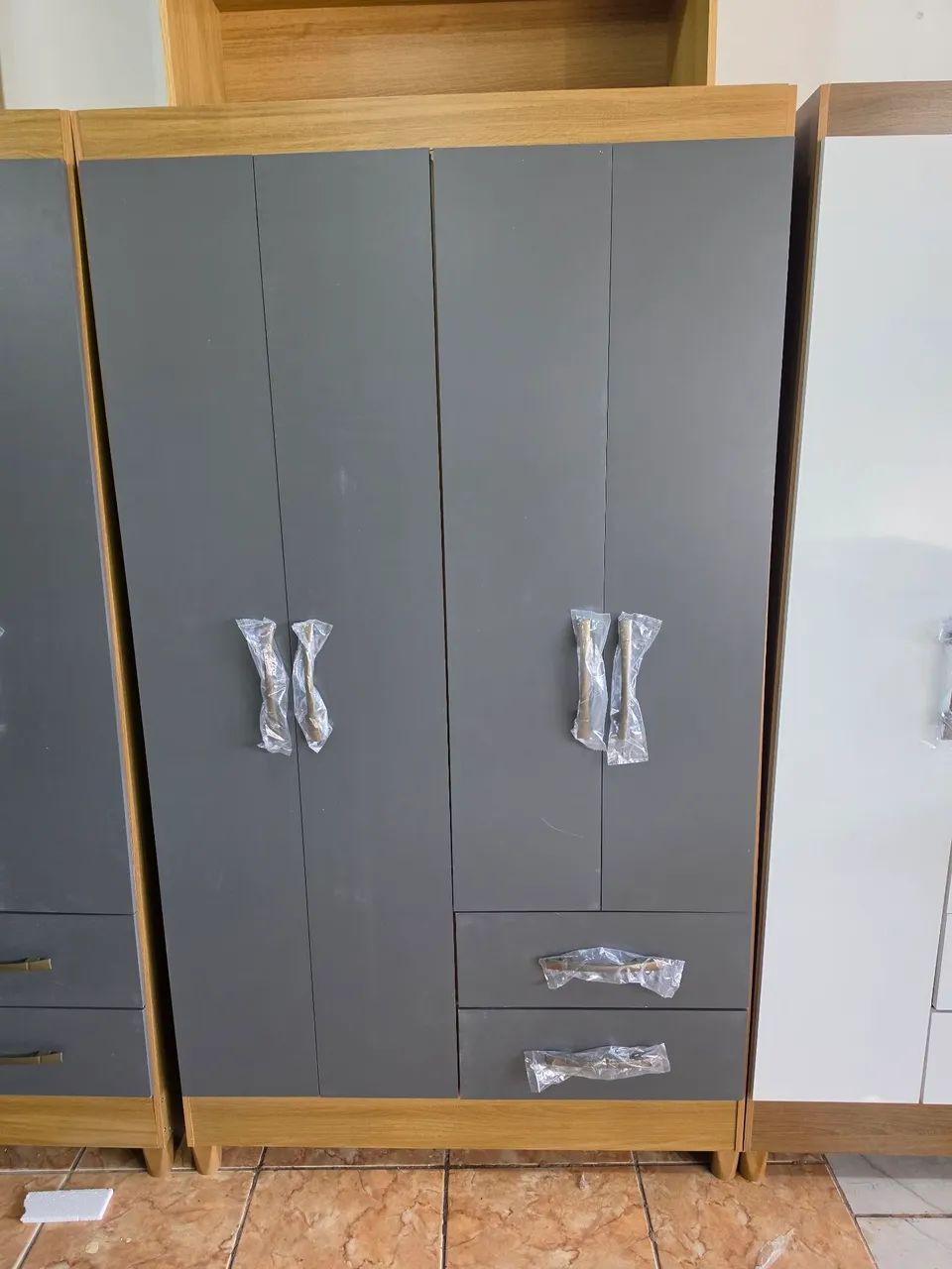 Guarda roupa de solteiro novo